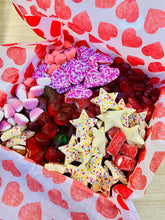 Load image into Gallery viewer, Valentine Big 1kg Pick n Mix Box